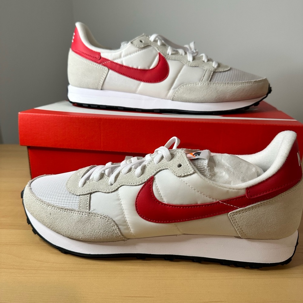 NEW IN BOX Men’s Nike Challenger OG white/university red size 11.5